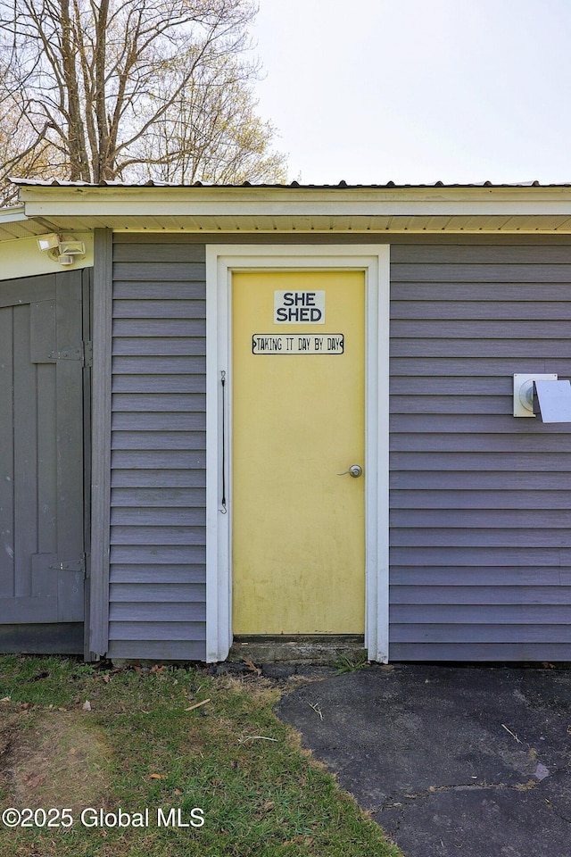 view of exterior entry