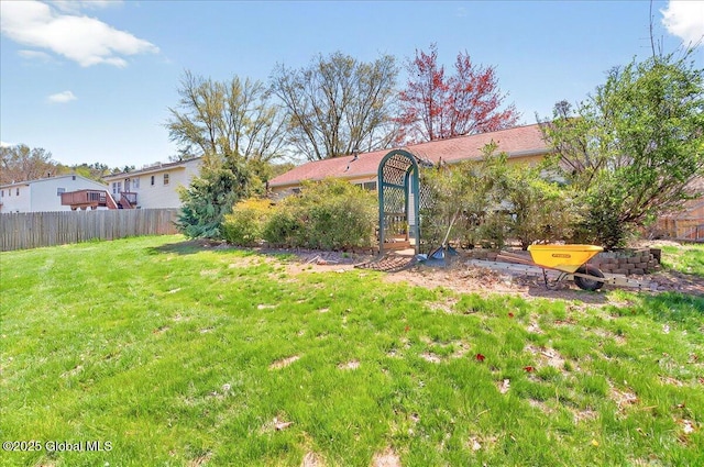 view of yard featuring fence