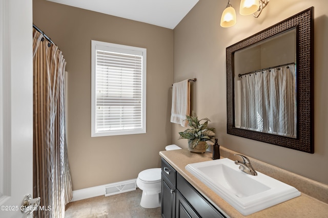 full bath with visible vents, baseboards, a wealth of natural light, and vanity