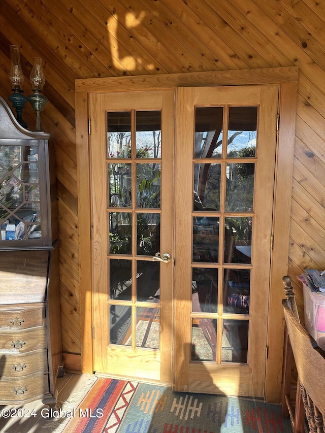 71 S Rd, Hampton, NY 12887 - doorway to outside featuring wooden ceiling