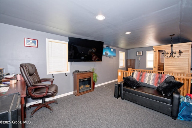 living area featuring recessed lighting, baseboards, and carpet