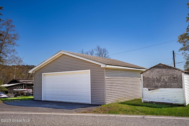 view of detached garage