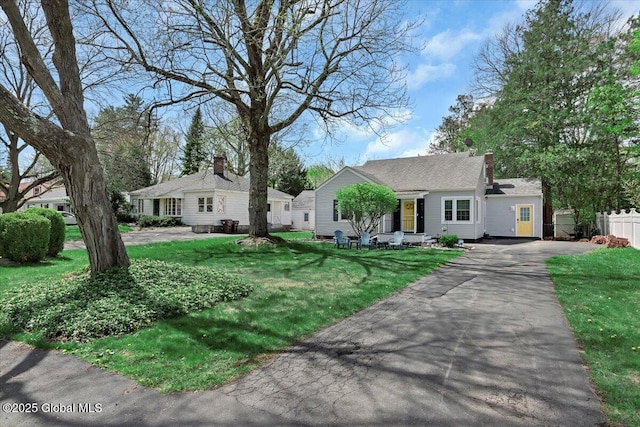 single story home featuring driveway