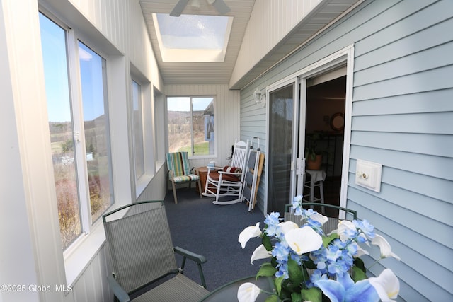 sunroom featuring ceiling fan