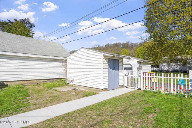 view of outbuilding featuring an outdoor structure and fence