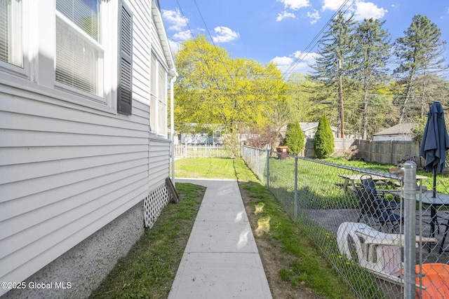view of yard featuring fence
