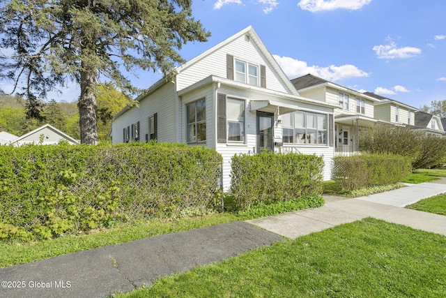 bungalow-style house with a front yard