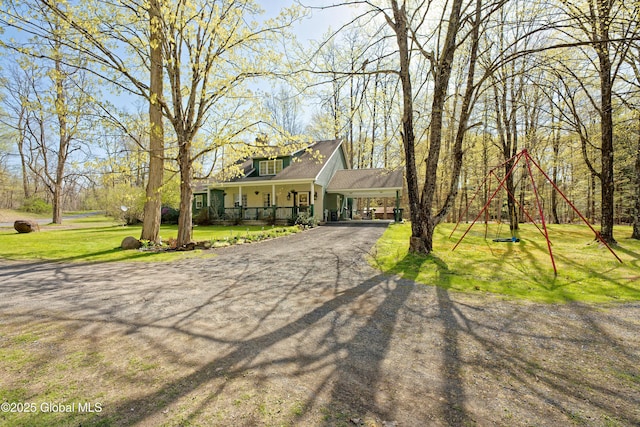 view of front facade featuring a porch, driveway, and a front yard