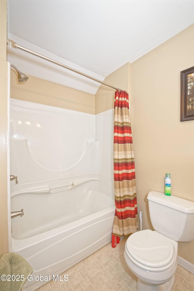 full bathroom with baseboards, toilet, and shower / tub combo