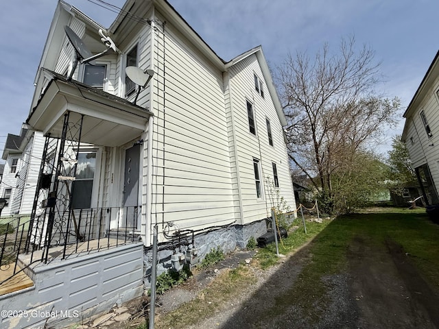 25-27 Caroline St, Amsterdam, NY 12010 - view of side of property