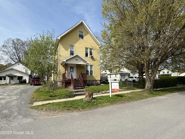 29 Park St, Fonda, NY 12068 - traditional home with aphalt driveway