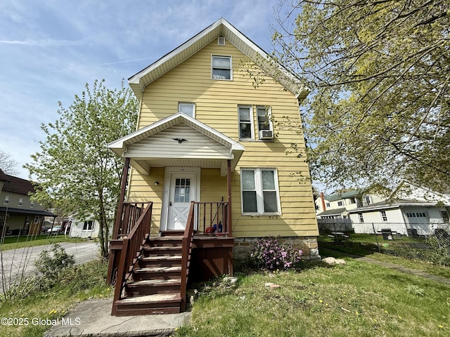 29 Park St, Fonda, NY 12068 - traditional-style house featuring fence