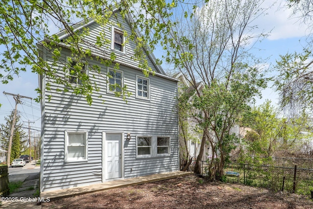 5 Barney St, Schenectady, NY 12307 - back of house featuring fence