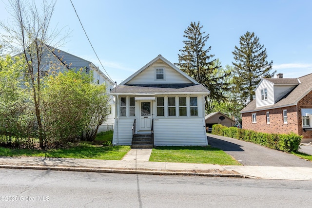 1538 Nott St, Schenectady, NY 12308 - view of front of property with entry steps and a shingled roof
