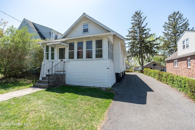1538 Nott St, Schenectady, NY 12308 - bungalow-style home with a front lawn and asphalt driveway