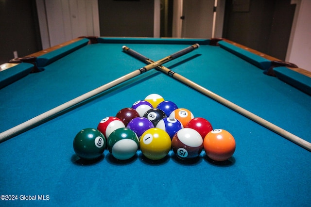rec room featuring pool table