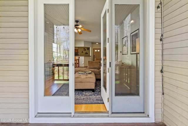 doorway to property with ceiling fan