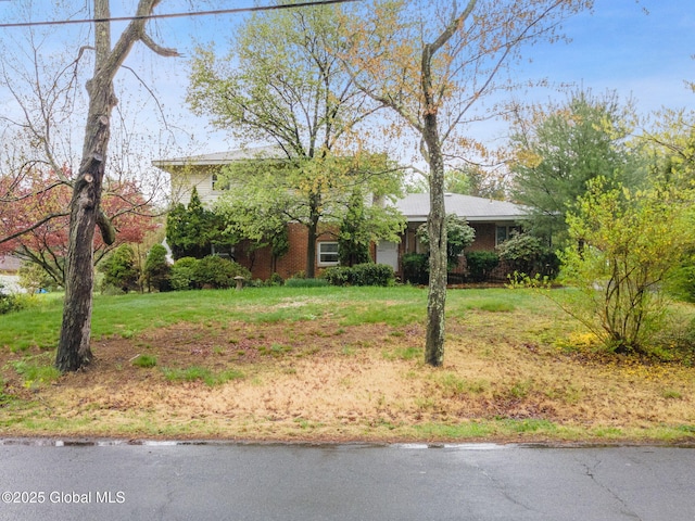 view of front of property with brick siding and a front yard