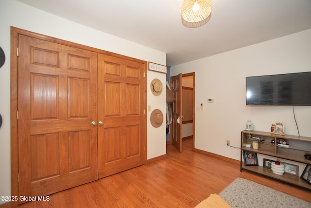 975 Riverview Rd, Schenectady, NY 12309 - foyer entrance featuring wood finished floors and baseboards