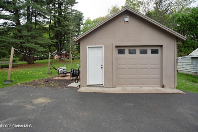 975 Riverview Rd, Schenectady, NY 12309 - detached garage featuring asphalt driveway