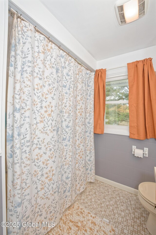 20 Limerick Ln, Ballston Spa, NY 12020 - bathroom with toilet and curtained shower