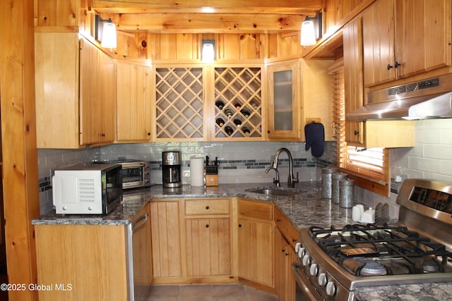 127 Fording Rd, Esperance, NY 12066 - kitchen featuring a sink, stainless steel range with gas stovetop, decorative backsplash, white microwave, and under cabinet range hood