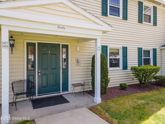 property entrance featuring covered porch