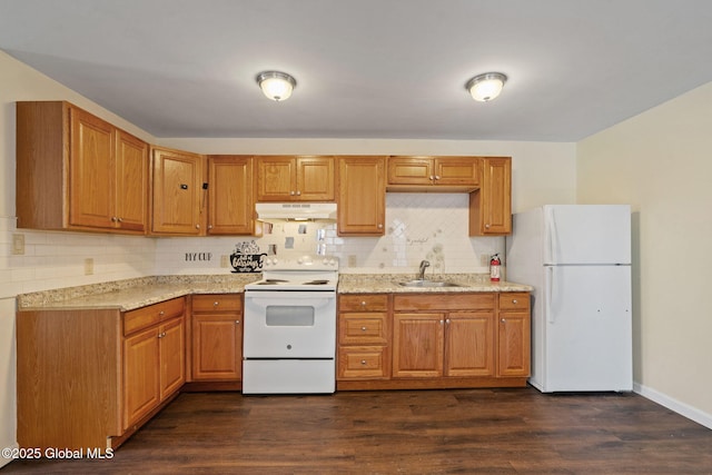kitchen featuring under cabinet range hood, white appliances, a sink, dark wood-type flooring, and backsplash