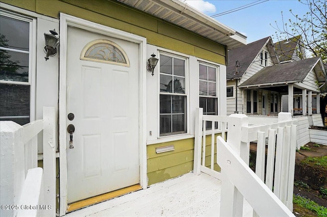property entrance featuring a porch