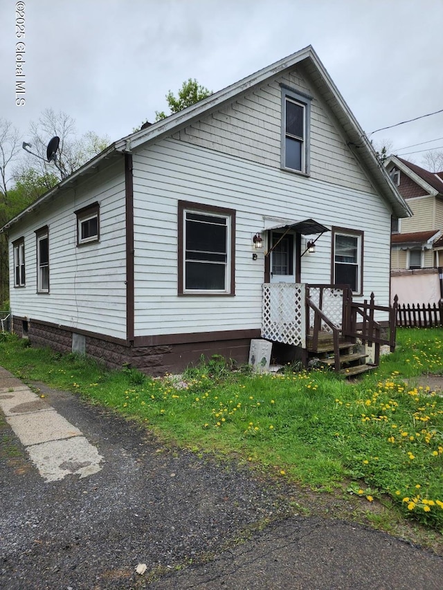 31 Fort Johnson Ave, Fort Johnson, NY 12070 - rear view of property with fence