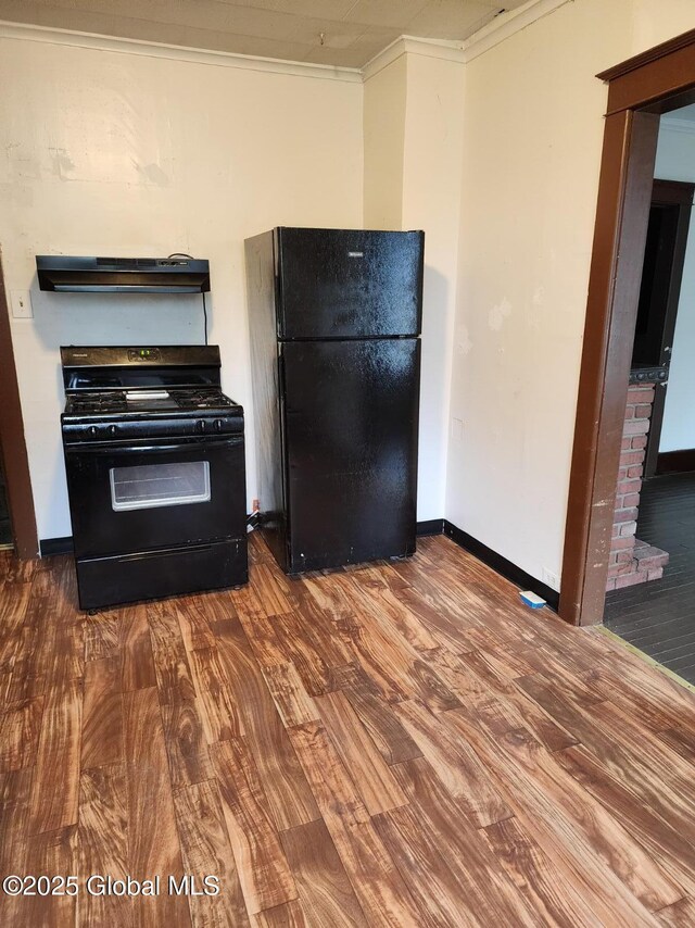 31 Fort Johnson Ave, Fort Johnson, NY 12070 - kitchen with wood finished floors, crown molding, baseboards, black appliances, and under cabinet range hood