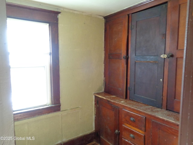 31 Fort Johnson Ave, Fort Johnson, NY 12070 - details with crown molding