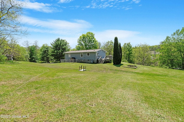 view of green lawn