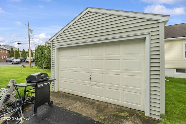 view of detached garage