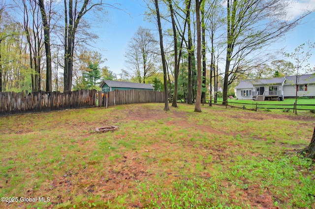 view of yard featuring an outdoor fire pit