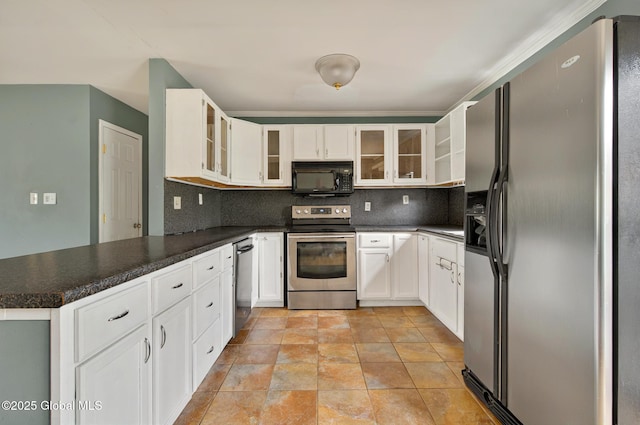 kitchen featuring stainless steel appliances, a peninsula, tasteful backsplash, and dark countertops