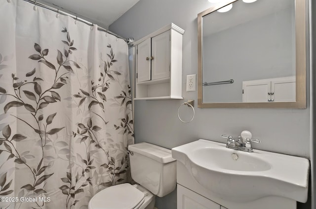 full bathroom featuring toilet, vanity, and a shower with shower curtain