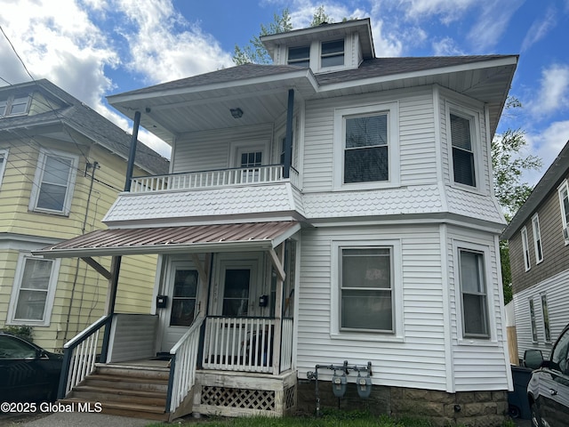 view of front of house with a balcony