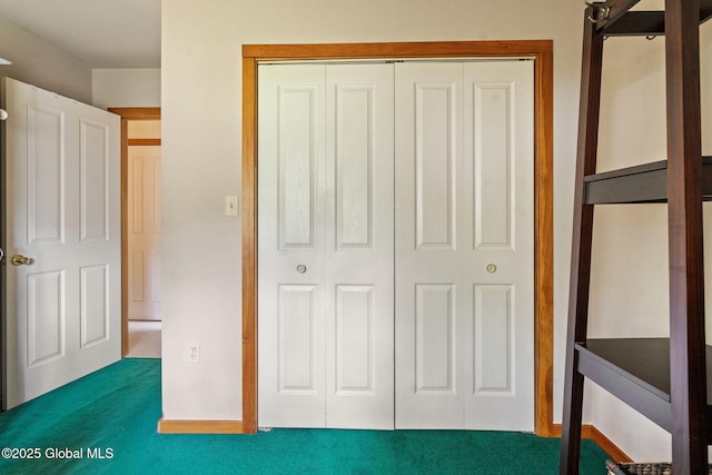 unfurnished bedroom featuring a closet, carpet flooring, and baseboards