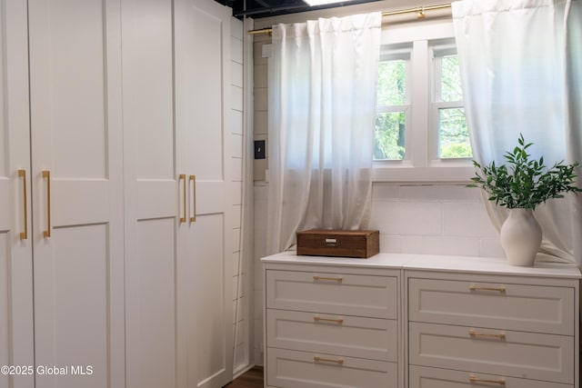 bathroom with backsplash