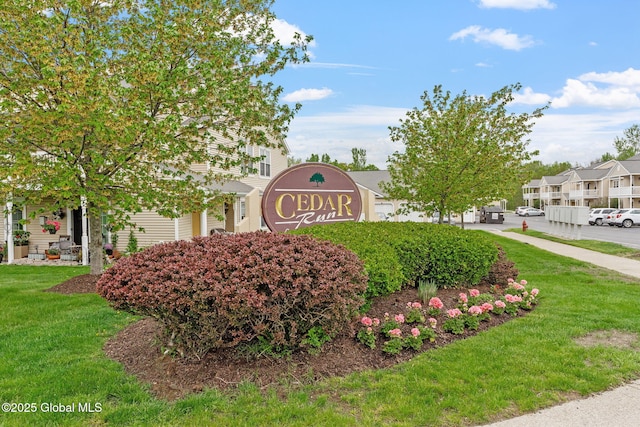 community sign with a yard