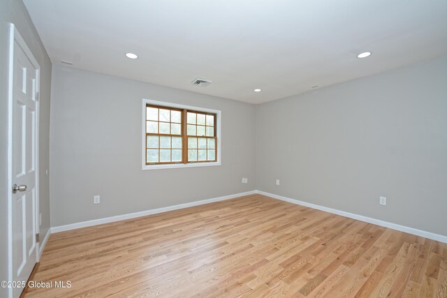 spare room with light wood-style floors, recessed lighting, and baseboards