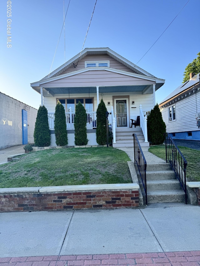 view of front of house featuring a front lawn and a porch