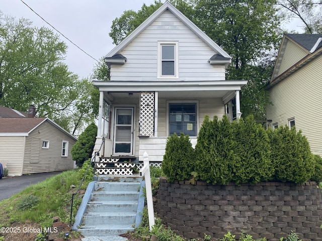 20 Henry St, Schenectady, NY 12304 - view of front facade with a porch