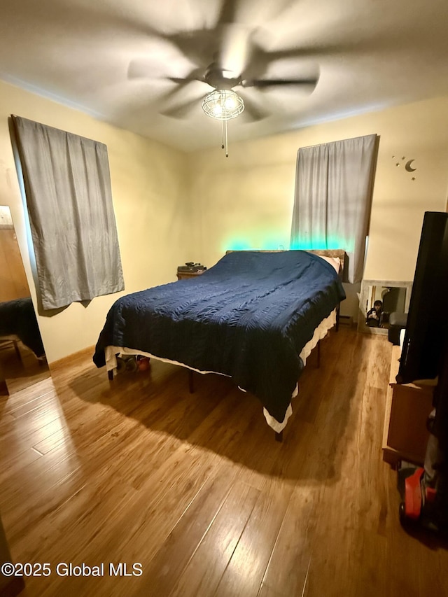 bedroom featuring wood finished floors and a ceiling fan