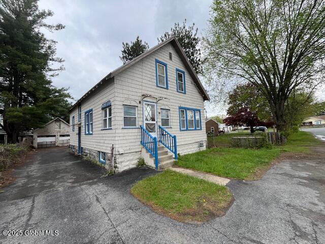 3 Tulip St, Rotterdam, NY 12306 - view of bungalow-style house