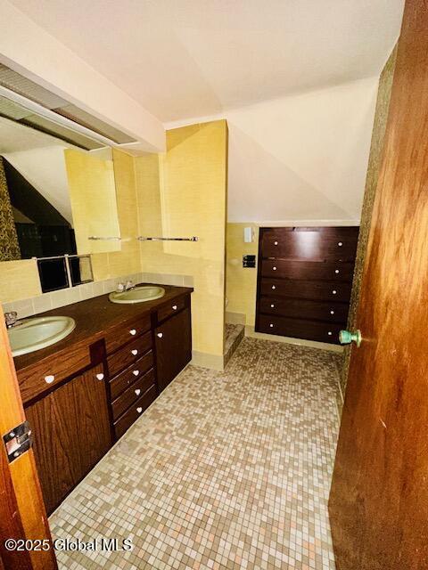full bath with double vanity