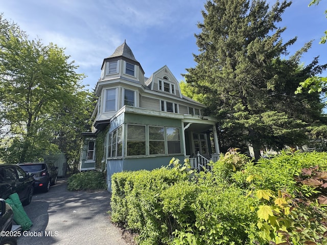 view of front of property