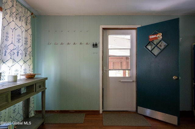 8 Pineridge Pl, Bethlehem, NY 12054 - foyer featuring wood finished floors, baseboards, and ornamental molding