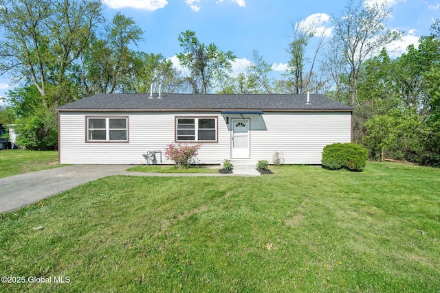 12 Jones Dr, Colonie, NY 12309 - single story home with a front yard